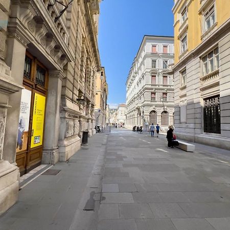 Cassa Di Risparmio 11 Tirabora Short Rent Triest Zewnętrze zdjęcie